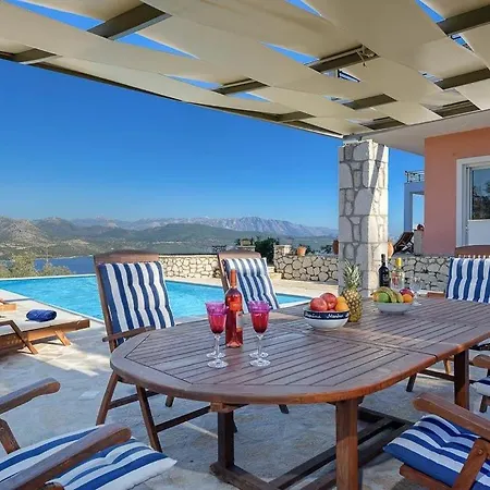 Lygia Sleeps 8 Pool Air Con Wifi 빌라