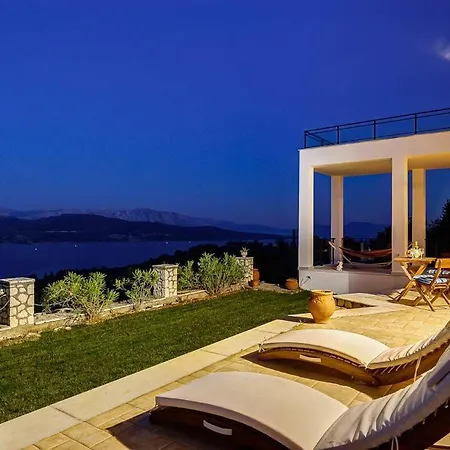 Lygia Sleeps 8 Pool Air Con Wifi Lygia (Lefkada)